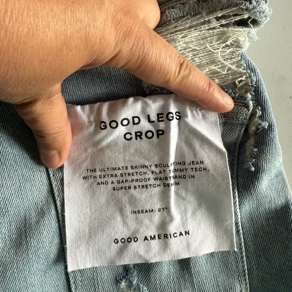 Good American high-rise skinny jeans with distressed knees and raw hem
Size 2/26 - Picture 6 of 11